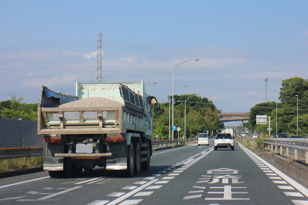 建設現場を支える資材運搬の専門会社